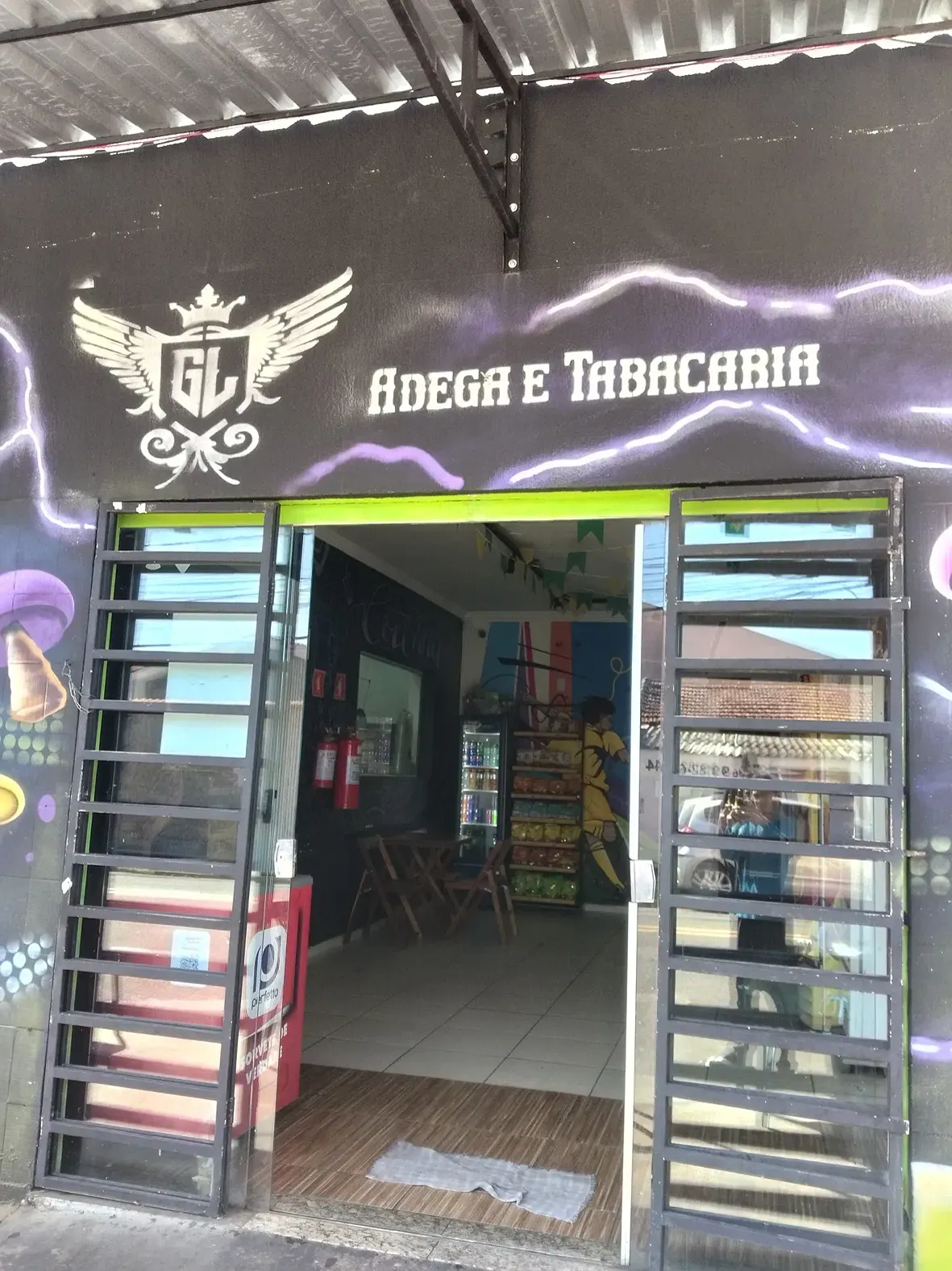 Entrada da loja com o letreiro G.L