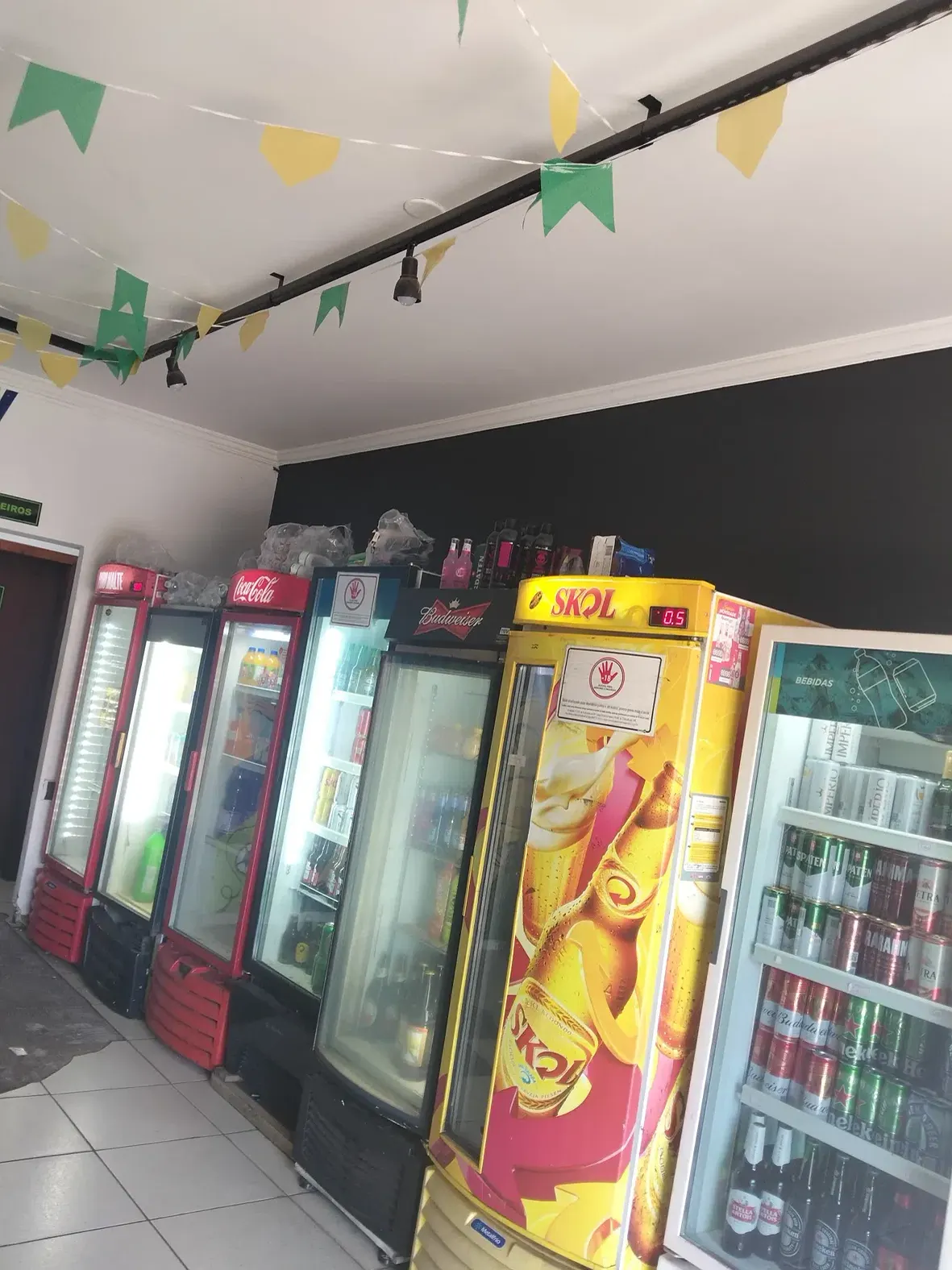 Refrigeradores com bebidas geladas